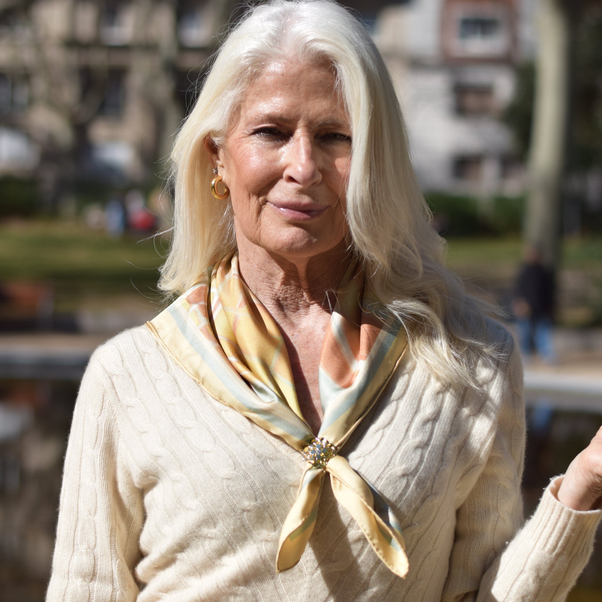 Pañuelo de Seda Surcos Dorados