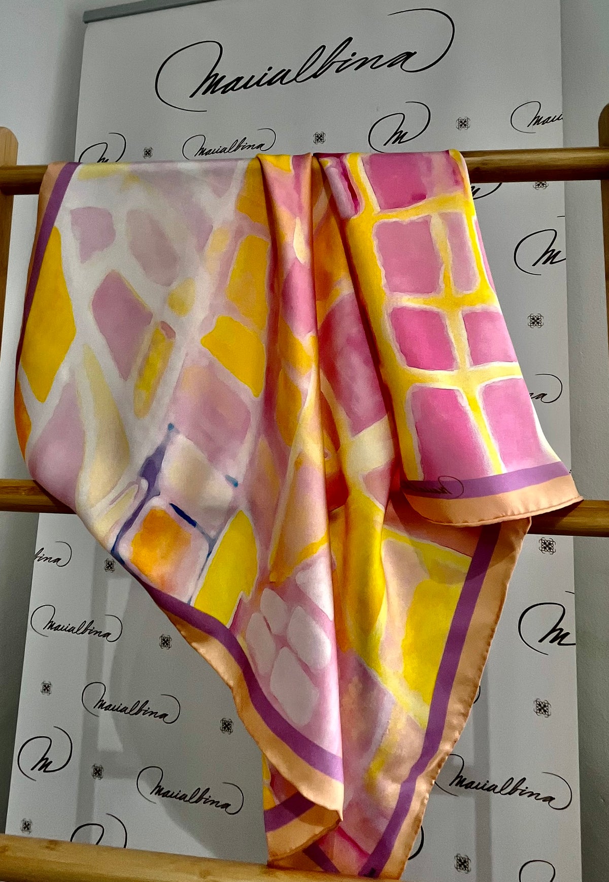Pañuelo de Seda  PEZ ROSA · 70 × 70 CM