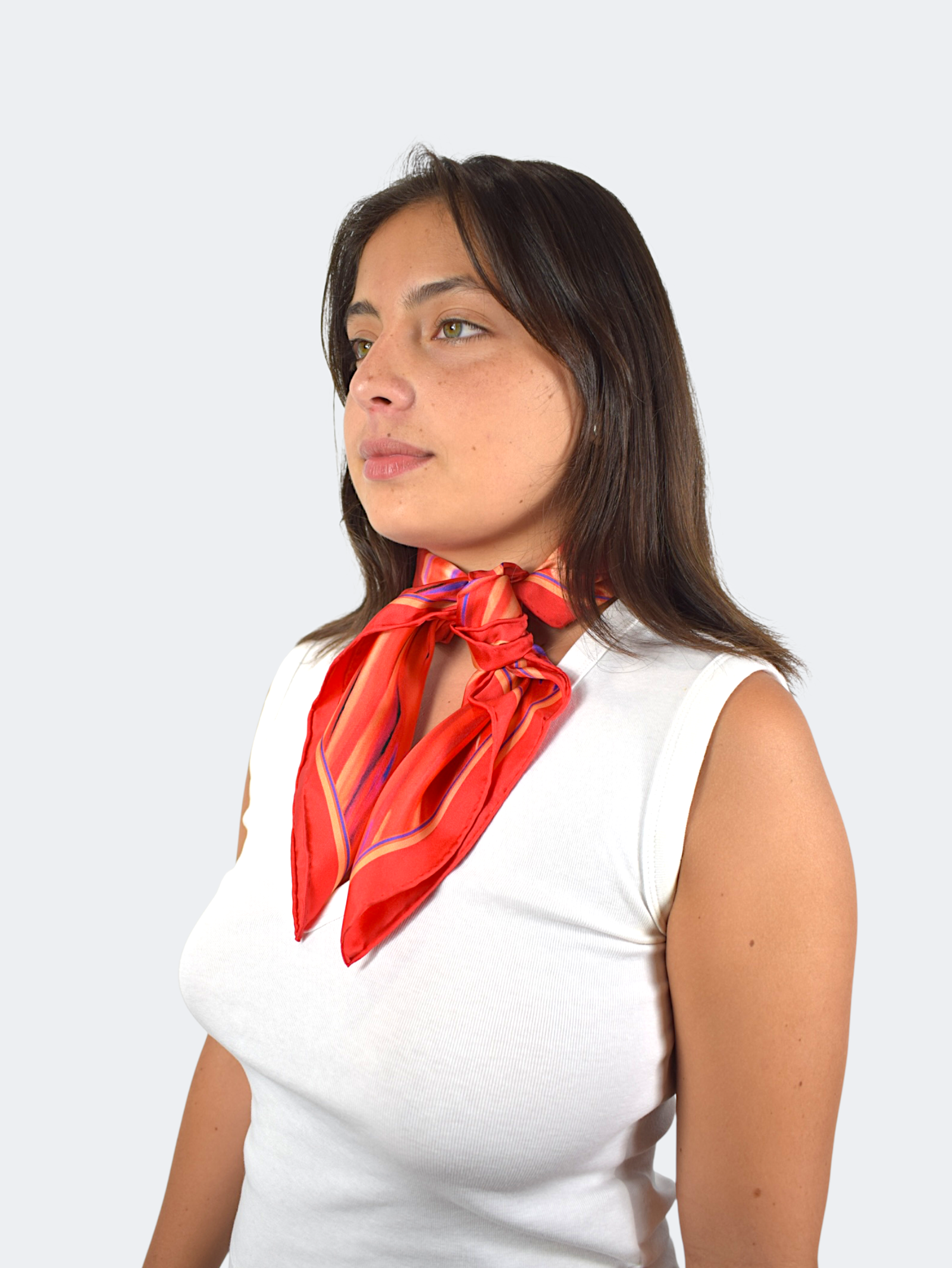 poppy roja around neck