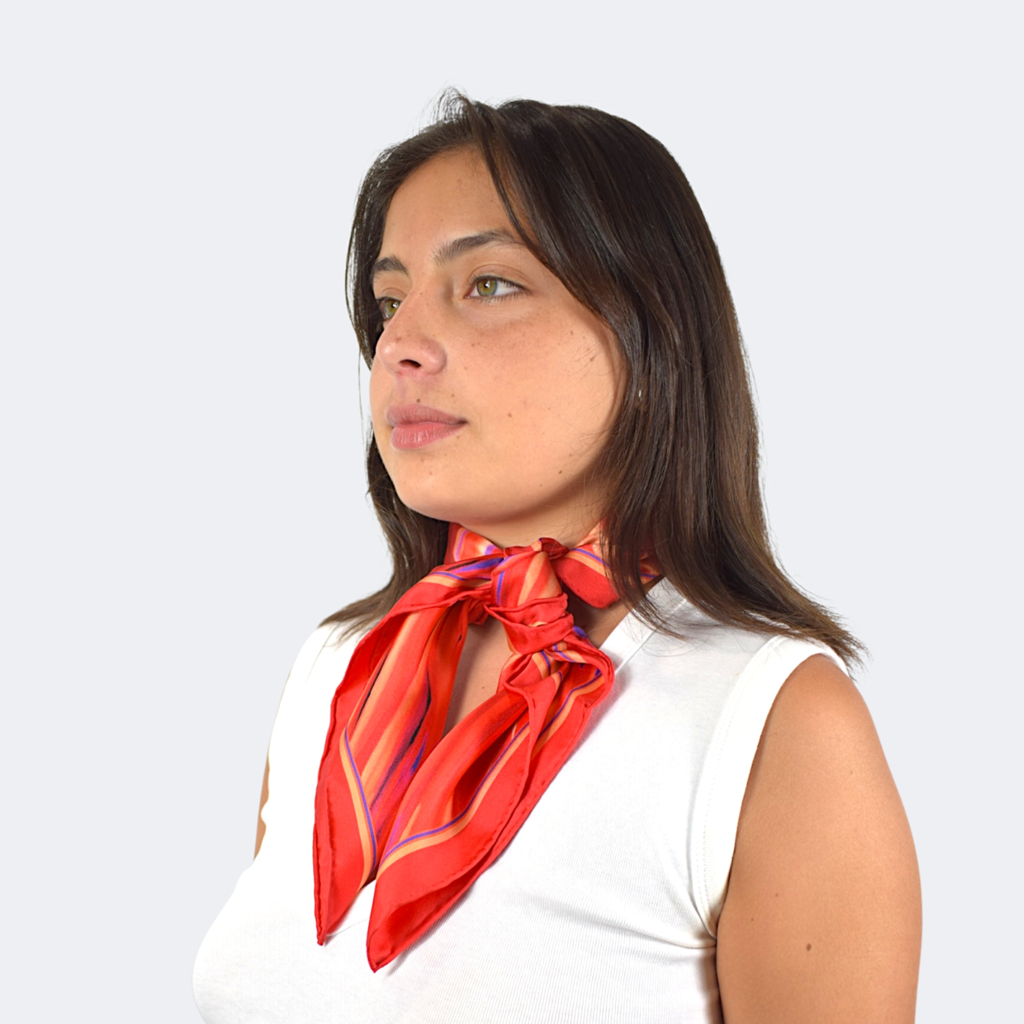 poppy roja around neck