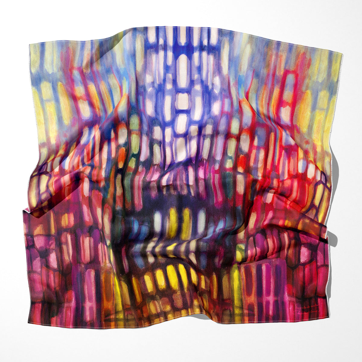 Sagrada de Noche, pañuelo 100% seda de 70x70 cm inspirado en los vitrales de la Sagrada Familia. Nace del óleo Ciudad Nevada. Solo 8 piezas.