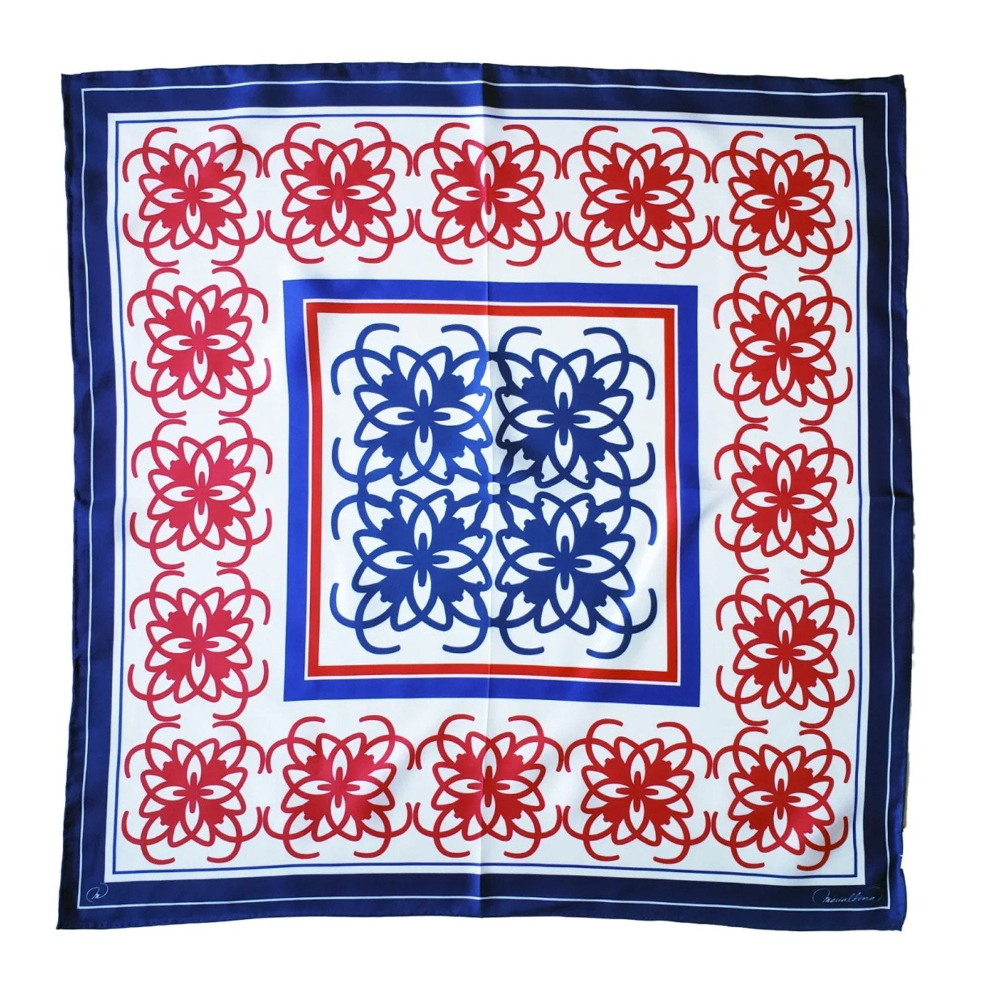 Este pañuelo de 60 cms presenta el logotipo anagrama en azul y rojo distribuido en forma de mosaico. surrounded by red and blue borders