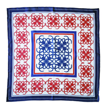 Este pañuelo de 60 cms presenta el logotipo anagrama en azul y rojo distribuido en forma de mosaico. surrounded by red and blue borders