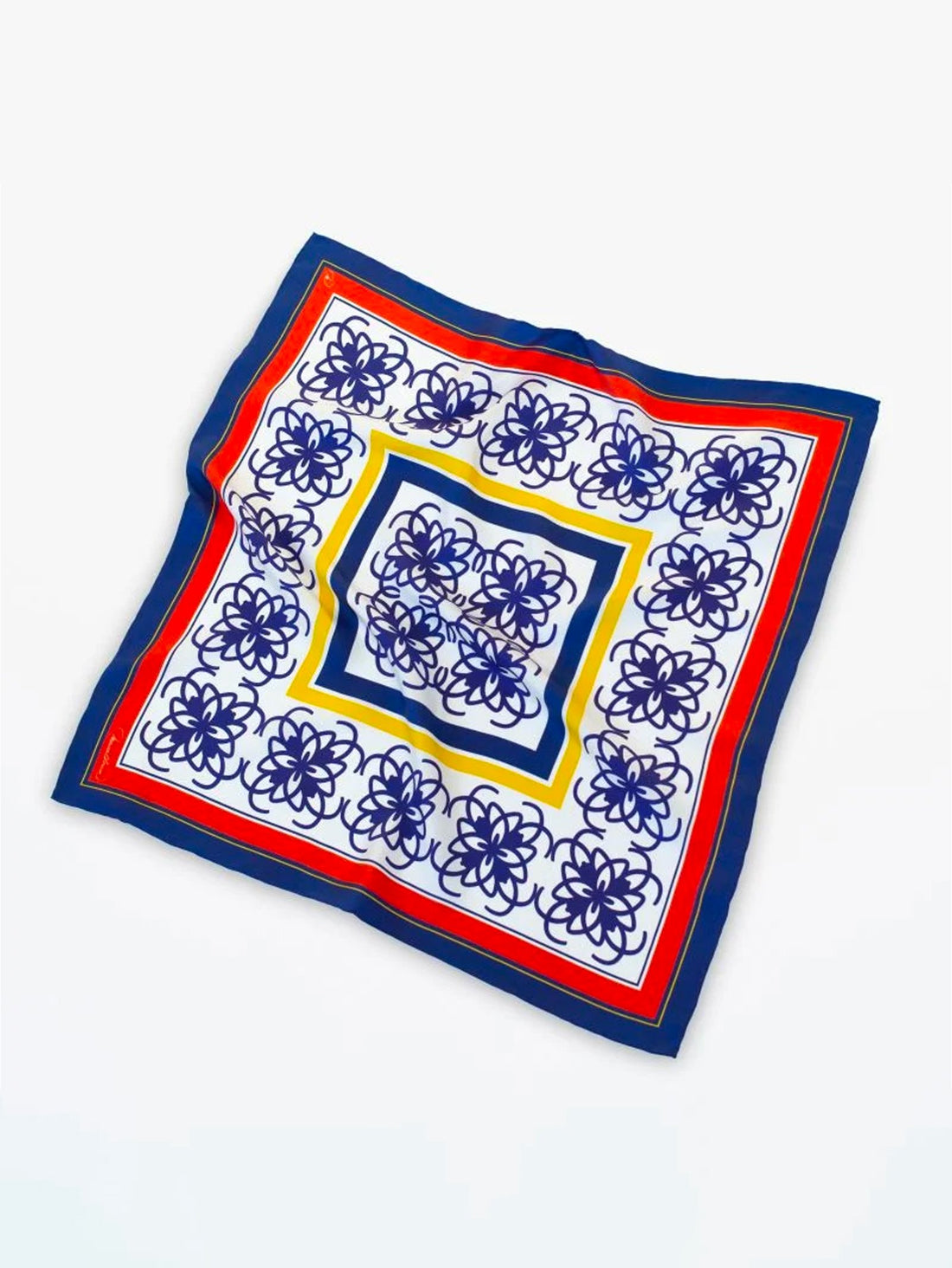 Bandana Roseta en rojo, blanco, amarillo y azul.