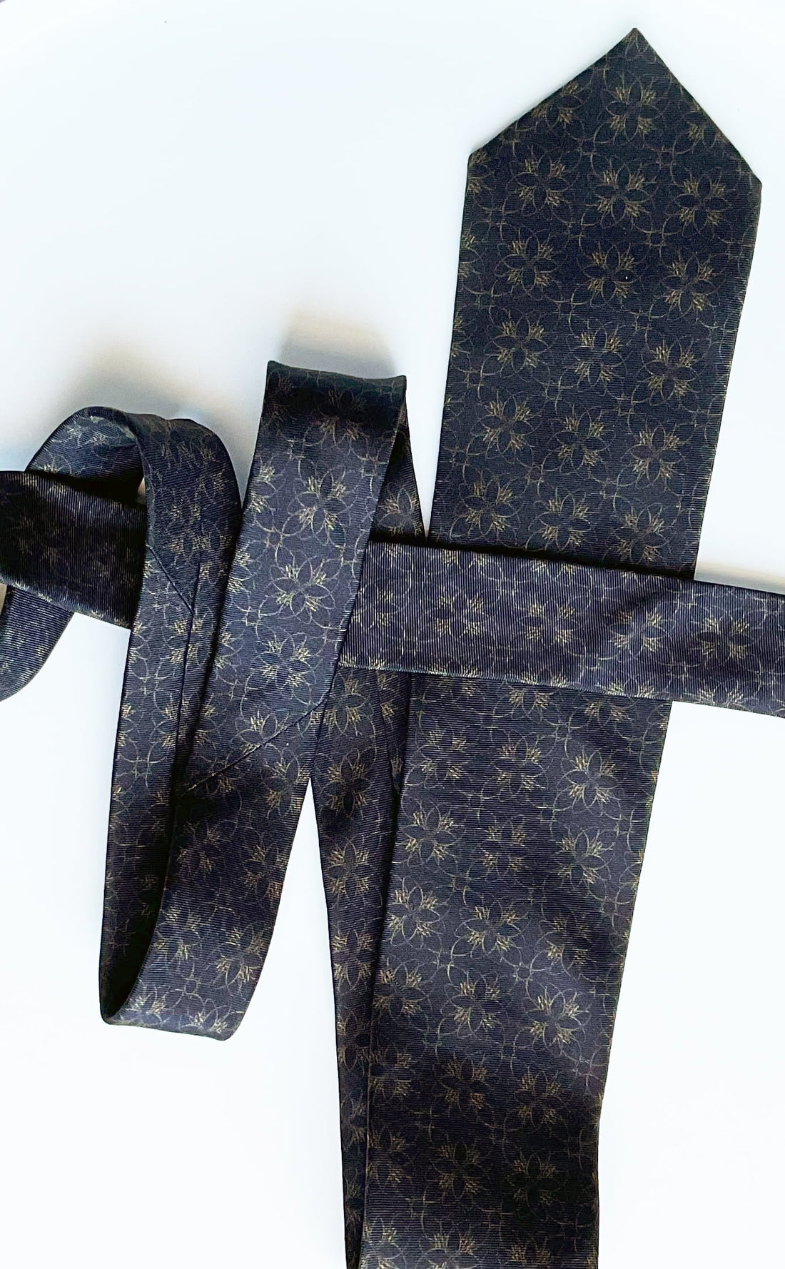 Corbata de Seda Emblema Gold