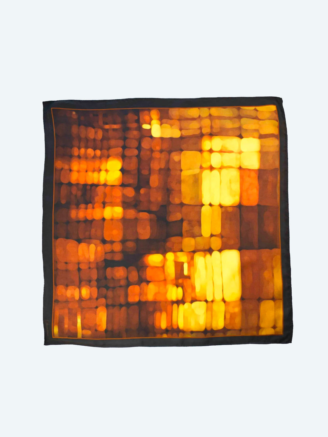 Carré de Seda Luces de la Ciudad 70 – Elegancia del anochecer y brillo dorado urbano en lujoso twill