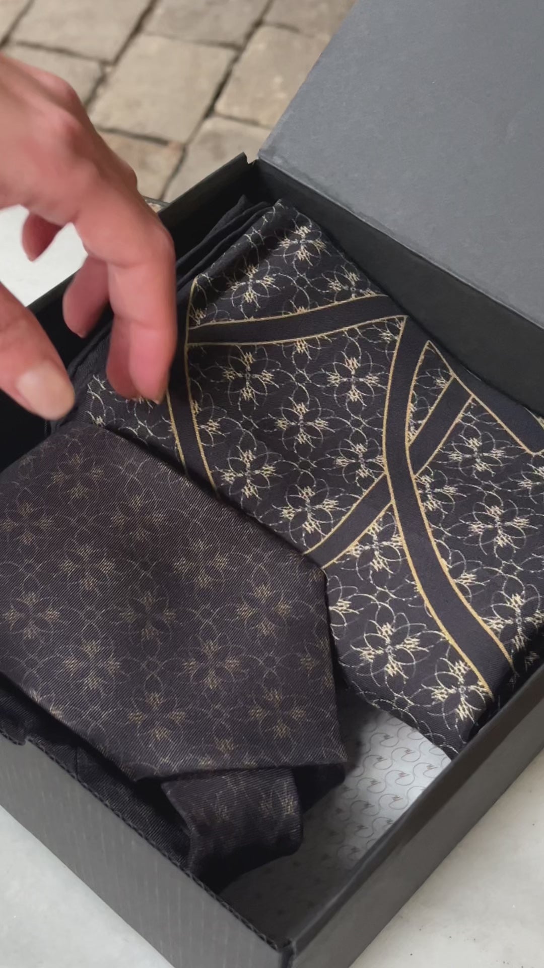 Pack Corbata y Pañuelo Emblema Gold