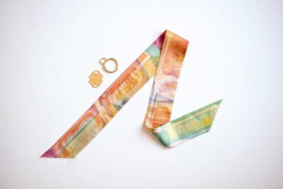 modernismo corbatin Twilly Delgado de Seda Modernismo - Image 1