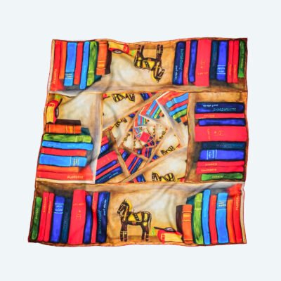 Pañuelo de Seda Cavallet Carré – Elegancia artística con un toque Fibonacci y encanto literario.