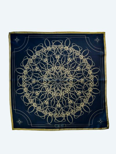 Pañuelo de Seda Encaje Dorado 70 Carré de Seda Encaje Dorado 70 – Encaje tradicional reinterpretado en una obra maestra contemporánea de seda