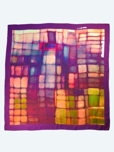 Foulard de Seda 90 Ocaso Carré de Seda Ocaso 90 – El cálido abrazo de un paisaje urbano al atardecer en un pañuelo acabado a mano.