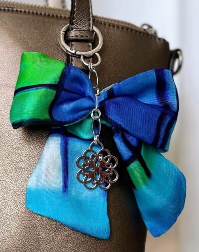 keychain with bow Llavero Mini Anagrama Plateado - Image 5